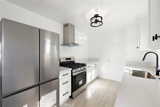 $4,200 | 364 East 18th Street, Costa Mesa, CA 92627