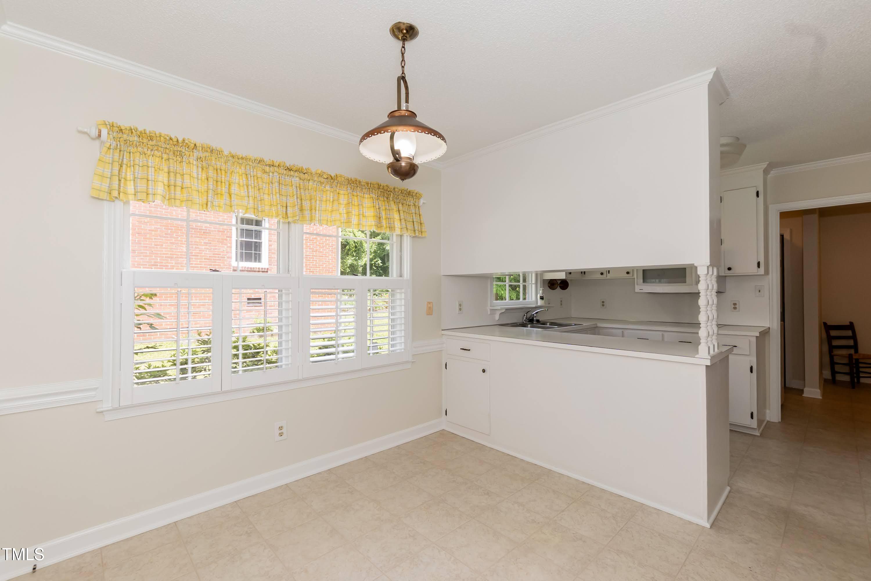 303 Spring Street Louisburg, NC 27549 - Photo 25 of 47 Breakfast 01
