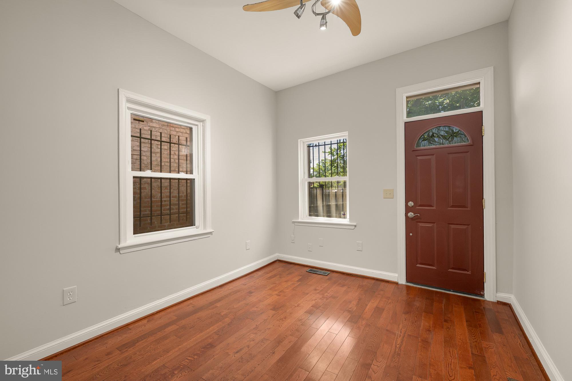 601 L Street Northeast Washington, DC 20002 - Photo 22 of 47 an empty room with windows and closet