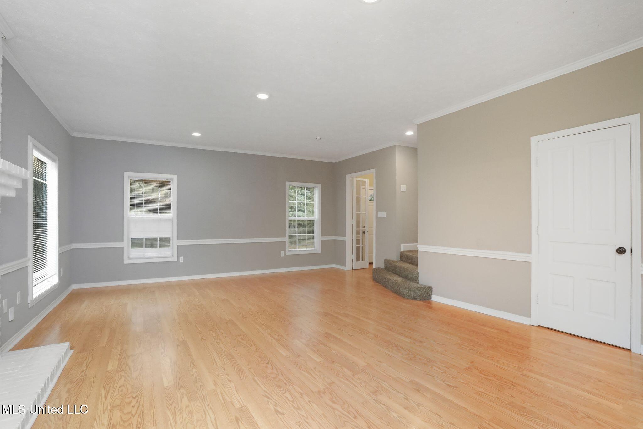 3527 Edmar Place Jackson, MS 39216 - Photo 12 of 61 19_3527_Edmar_Pl_Jackson_MS_39216-Living