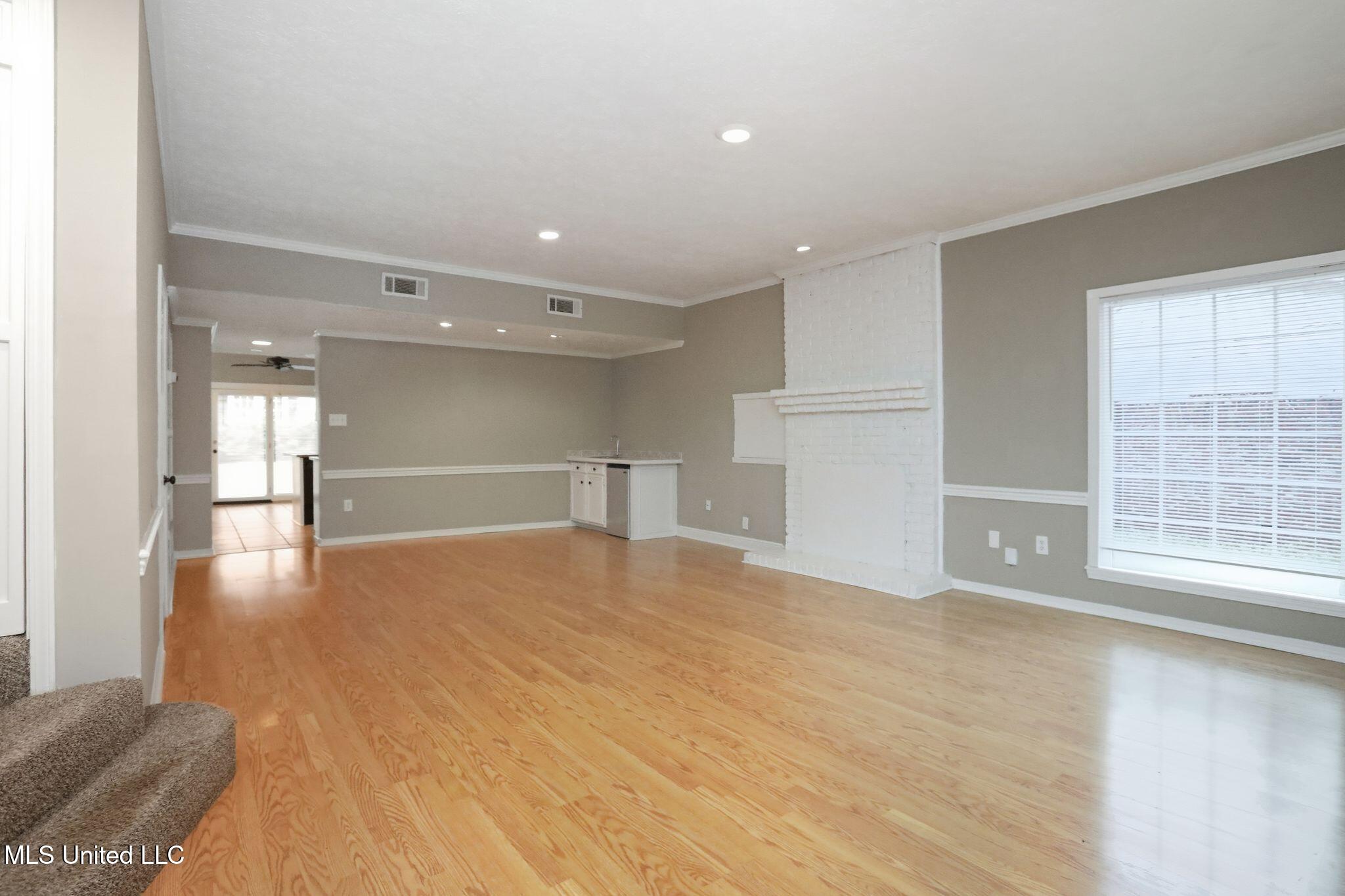 3527 Edmar Place Jackson, MS 39216 - Photo 14 of 61 21_3527_Edmar_Pl_Jackson_MS_39216-Living