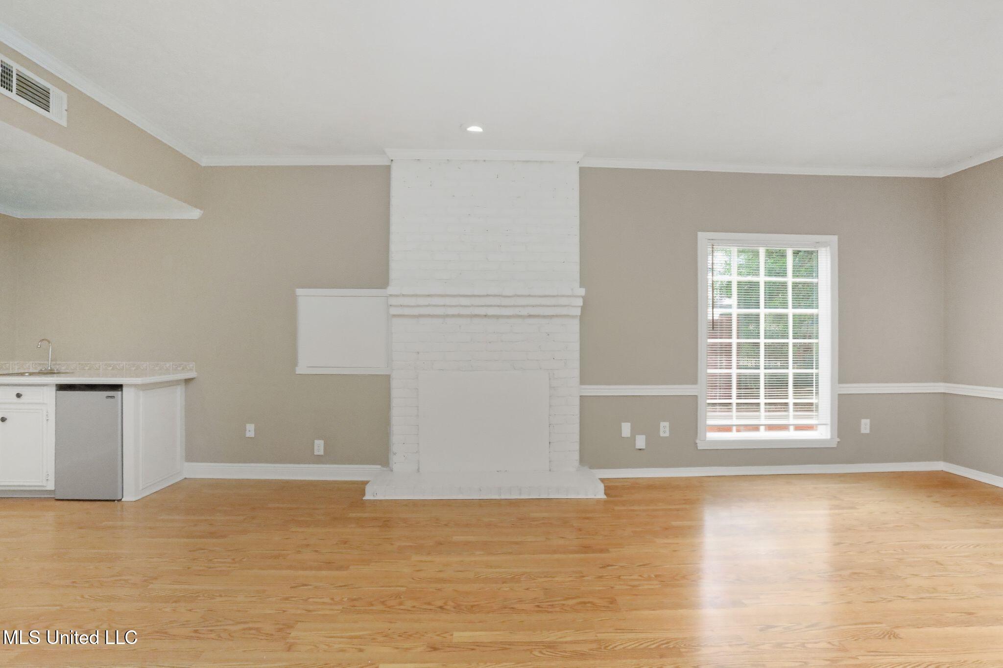 3527 Edmar Place Jackson, MS 39216 - Photo 15 of 61 22_3527_Edmar_Pl_Jackson_MS_39216-Living