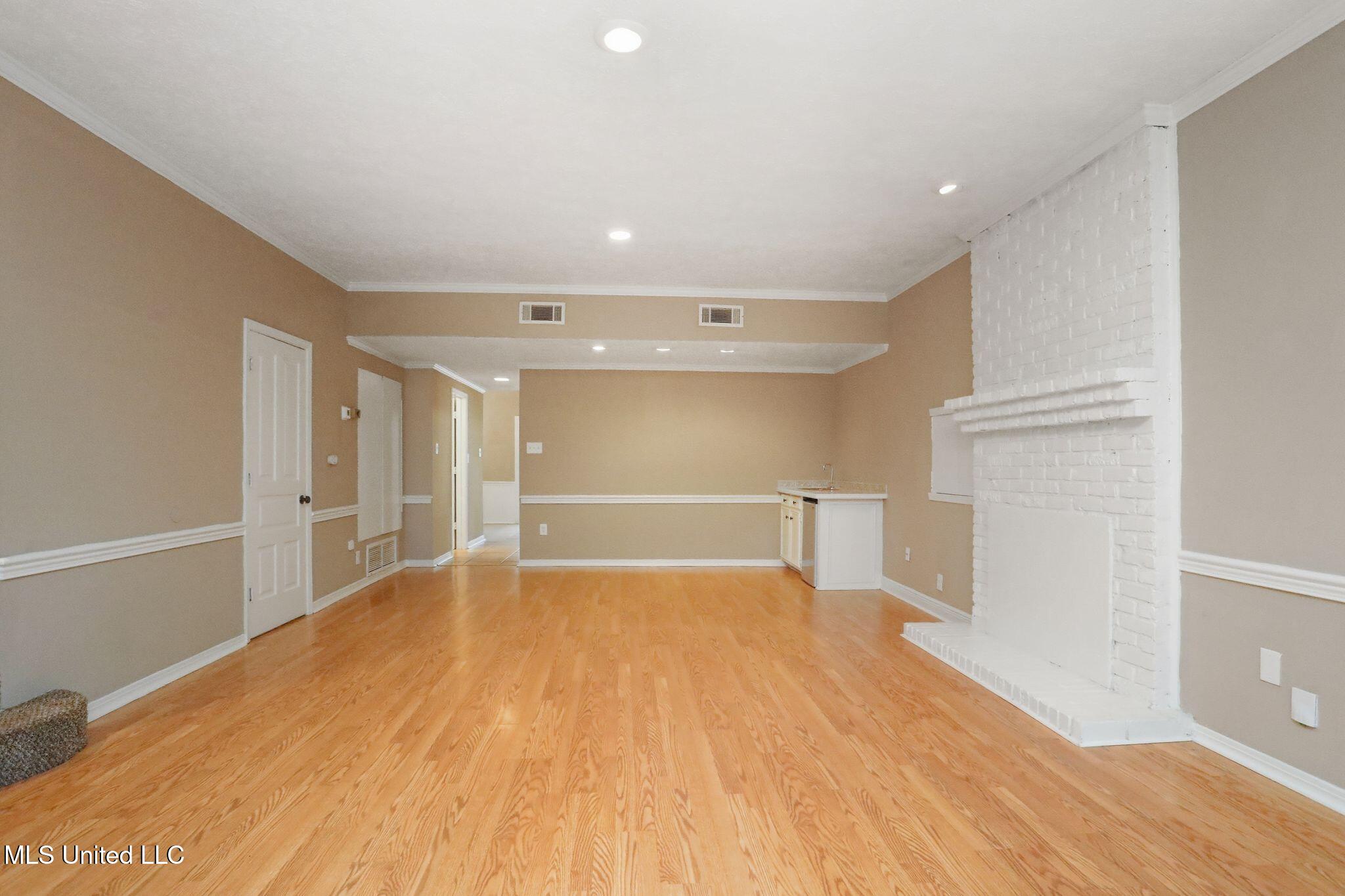 3527 Edmar Place Jackson, MS 39216 - Photo 16 of 61 23_3527_Edmar_Pl_Jackson_MS_39216-Living