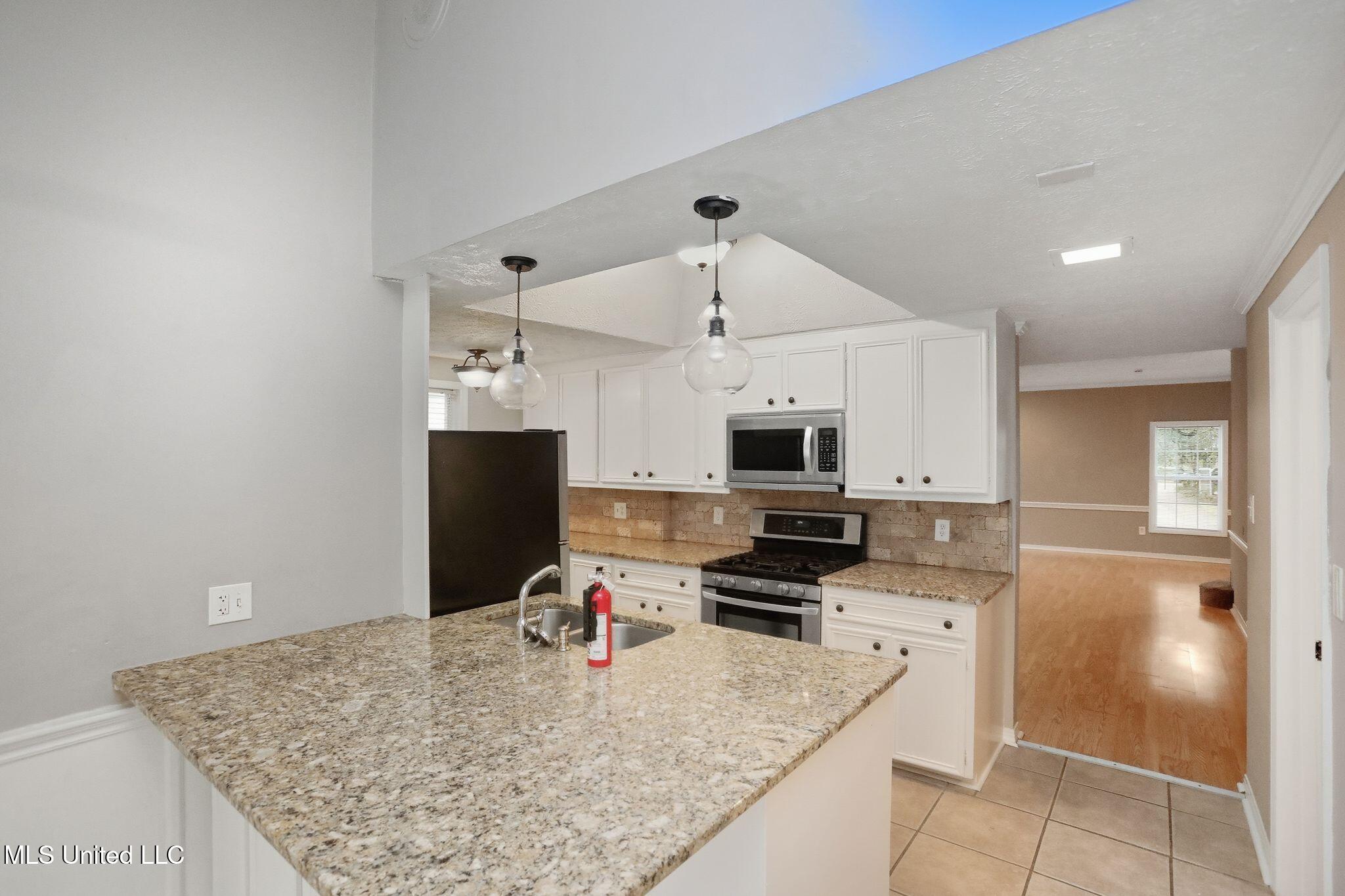 3527 Edmar Place Jackson, MS 39216 - Photo 20 of 61 27_3527_Edmar_Pl_Jackson_MS_39216-Kitche