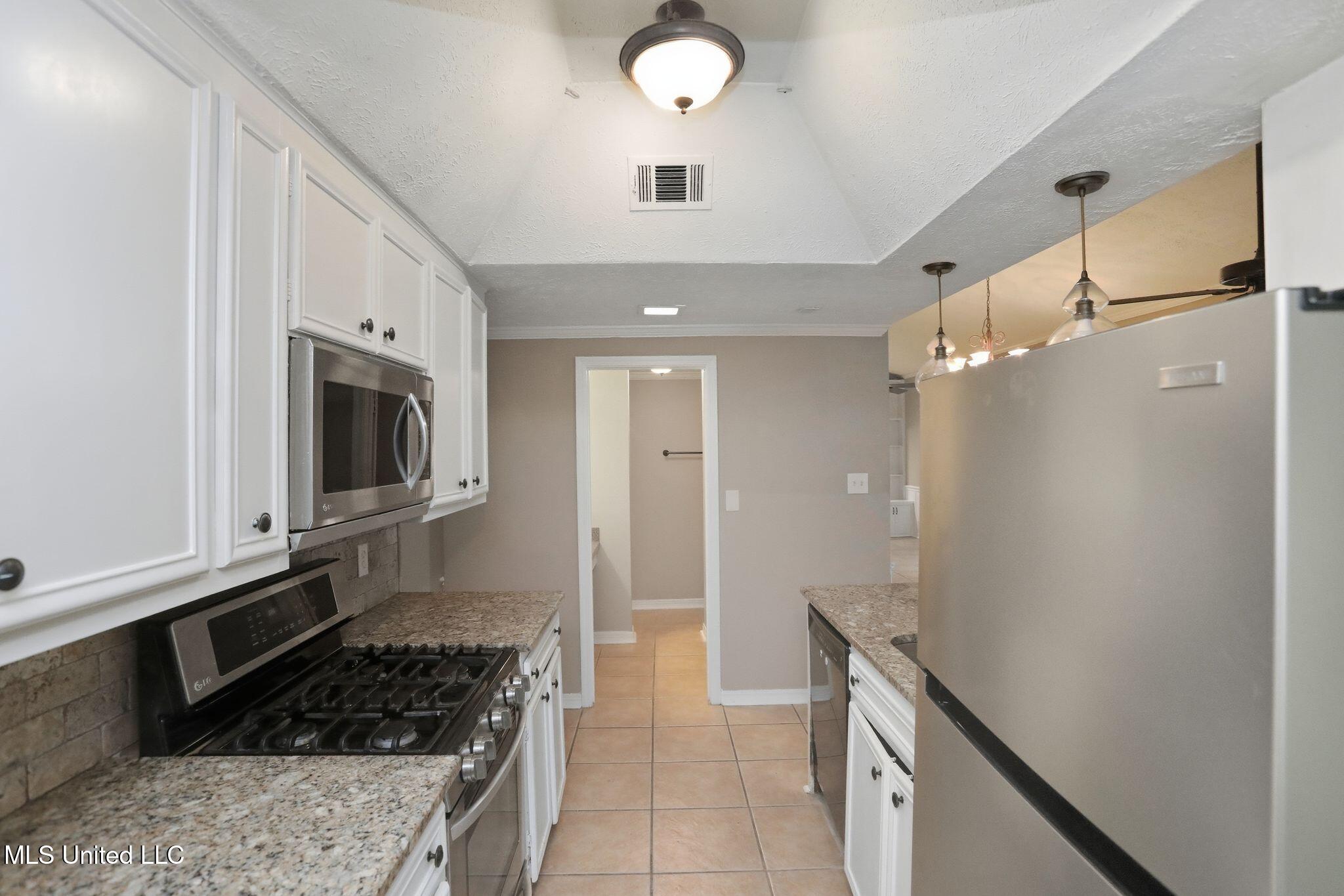 3527 Edmar Place Jackson, MS 39216 - Photo 23 of 61 30_3527_Edmar_Pl_Jackson_MS_39216-Kitche