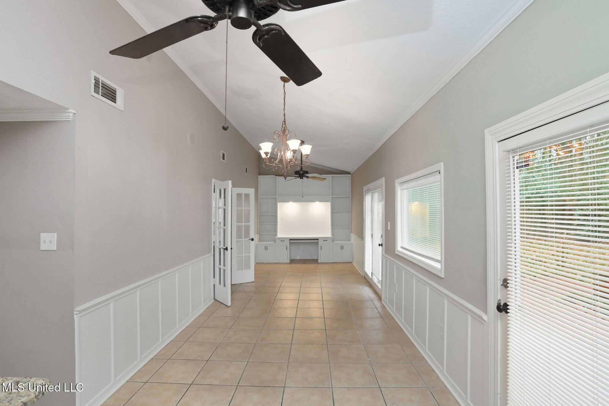 3527 Edmar Place Jackson, MS 39216 - Photo 25 of 61 32_3527_Edmar_Pl_Jackson_MS_39216-Dining