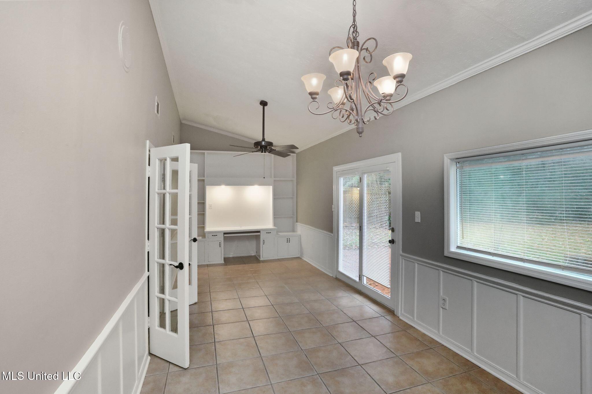 3527 Edmar Place Jackson, MS 39216 - Photo 26 of 61 33_3527_Edmar_Pl_Jackson_MS_39216-Dining