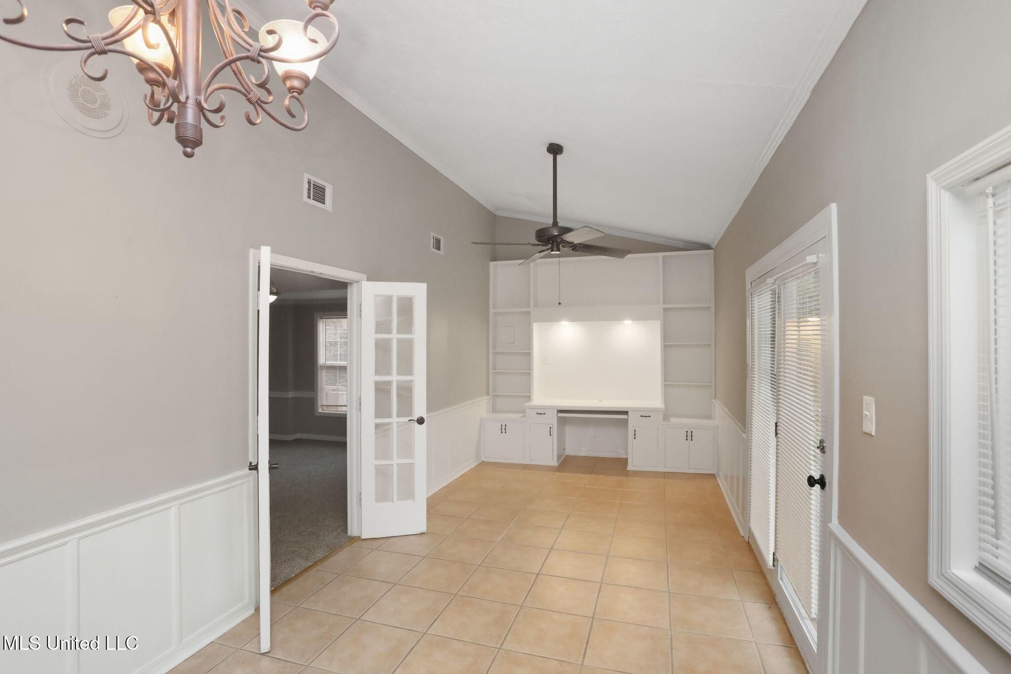 3527 Edmar Place Jackson, MS 39216 - Photo 27 of 61 34_3527_Edmar_Pl_Jackson_MS_39216-Dining