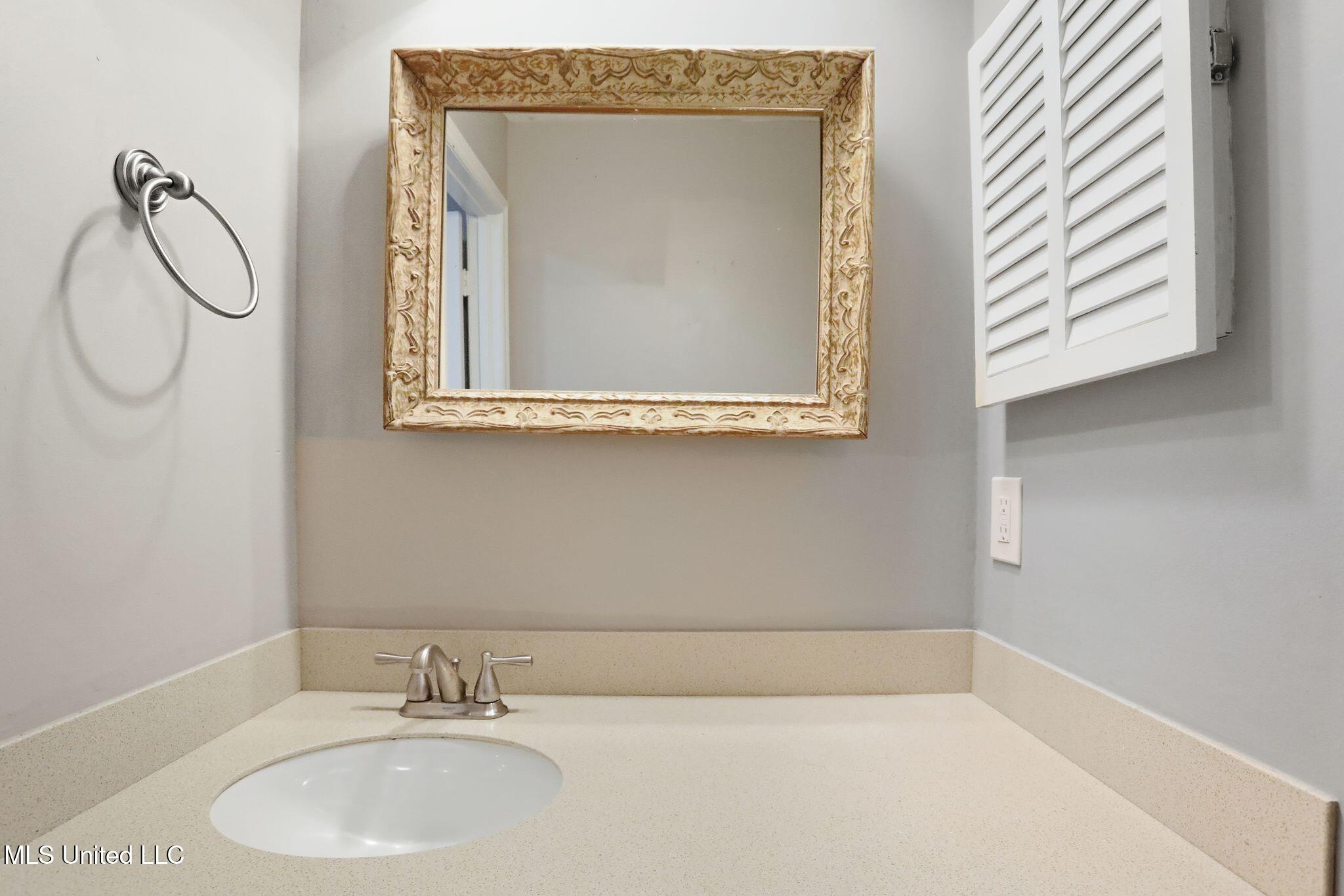 3527 Edmar Place Jackson, MS 39216 - Photo 47 of 61 54_3527_Edmar_Pl_Jackson_MS_39216-Bathro