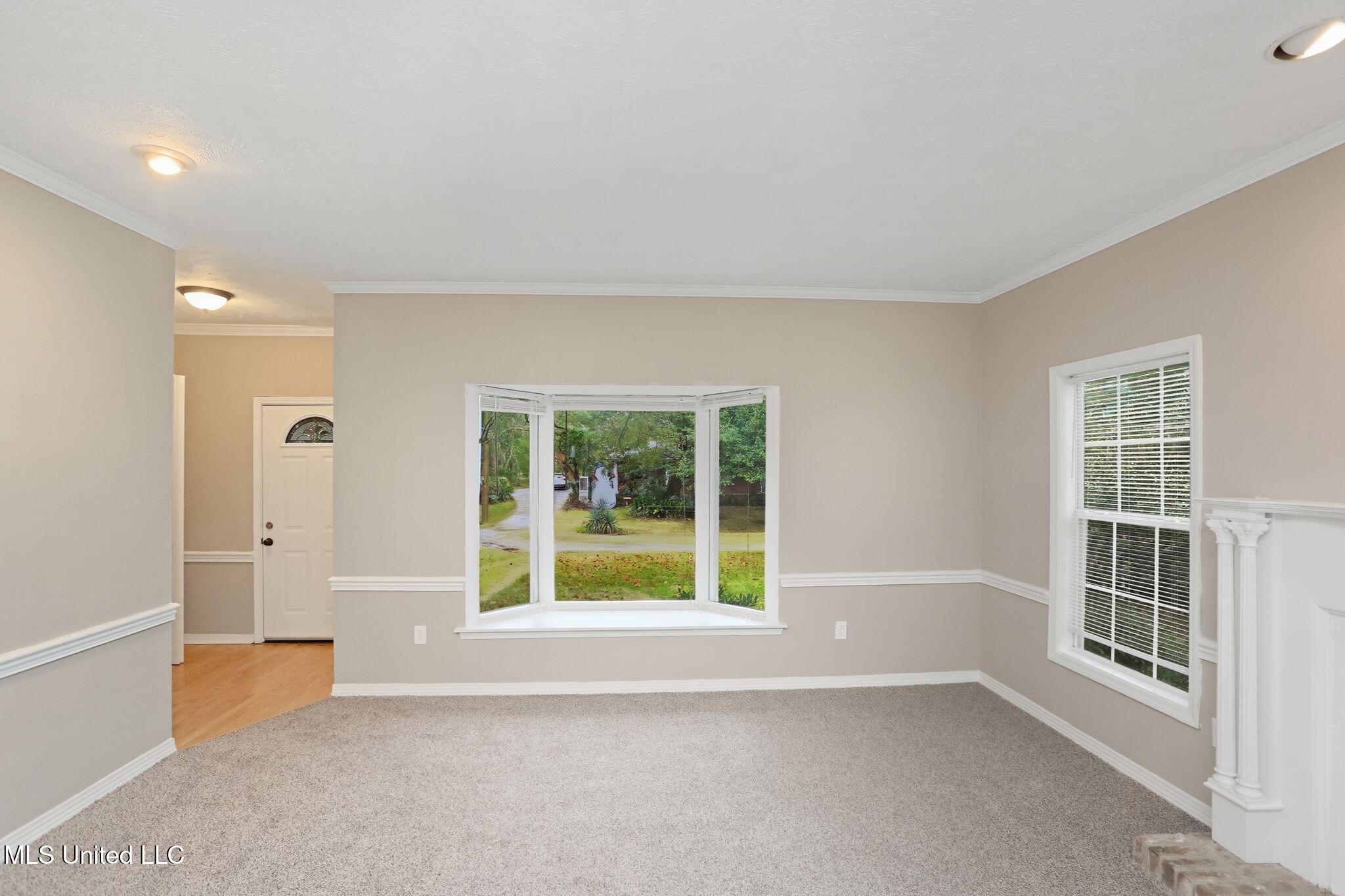 3527 Edmar Place Jackson, MS 39216 - Photo 5 of 61 12_3527_Edmar_Pl_Jackson_MS_39216-Living