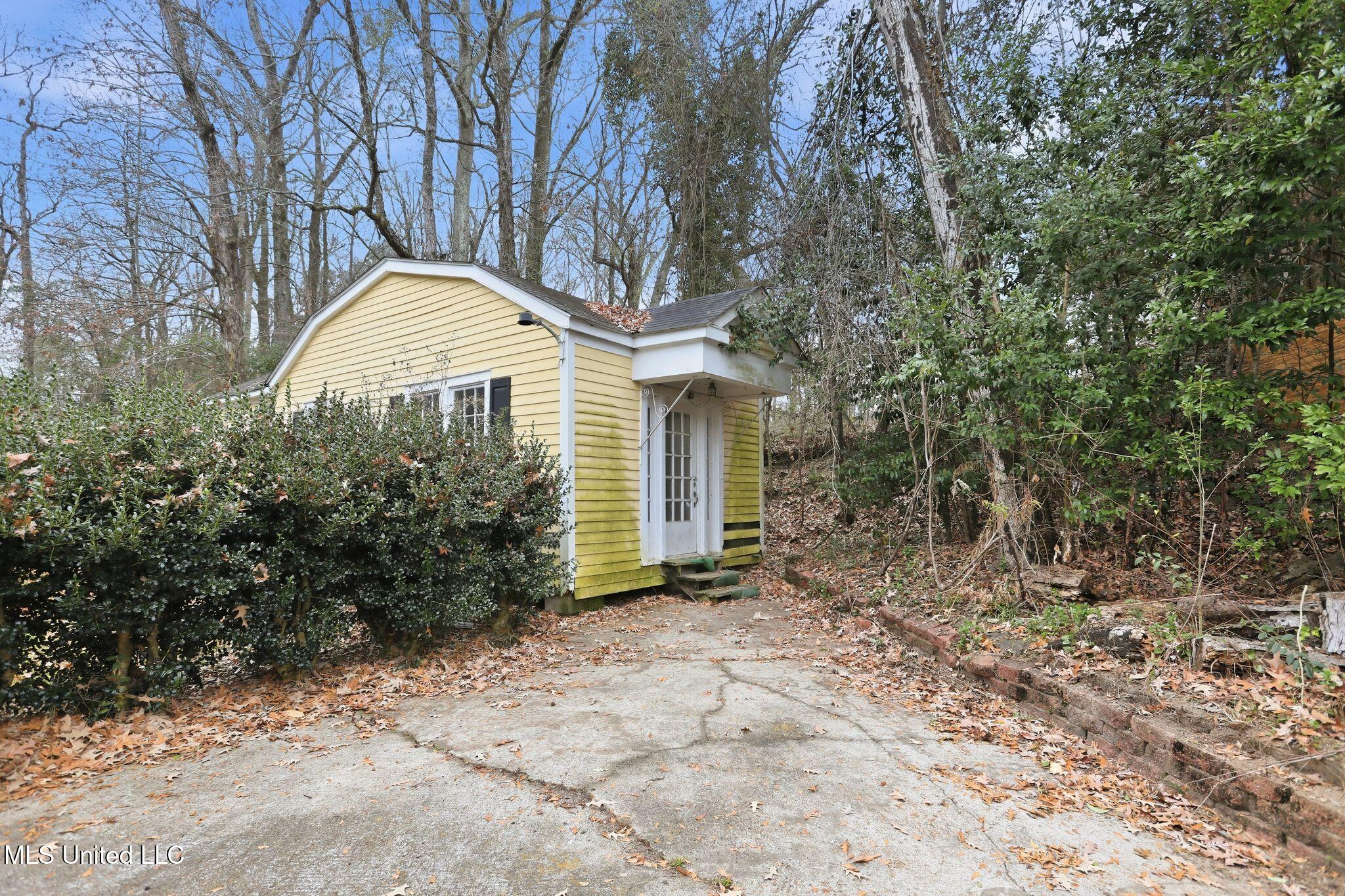 3527 Edmar Place Jackson, MS 39216 - Photo 52 of 61 01_3527_Edmar_Pl_Jackson_MS_39216-Exteri