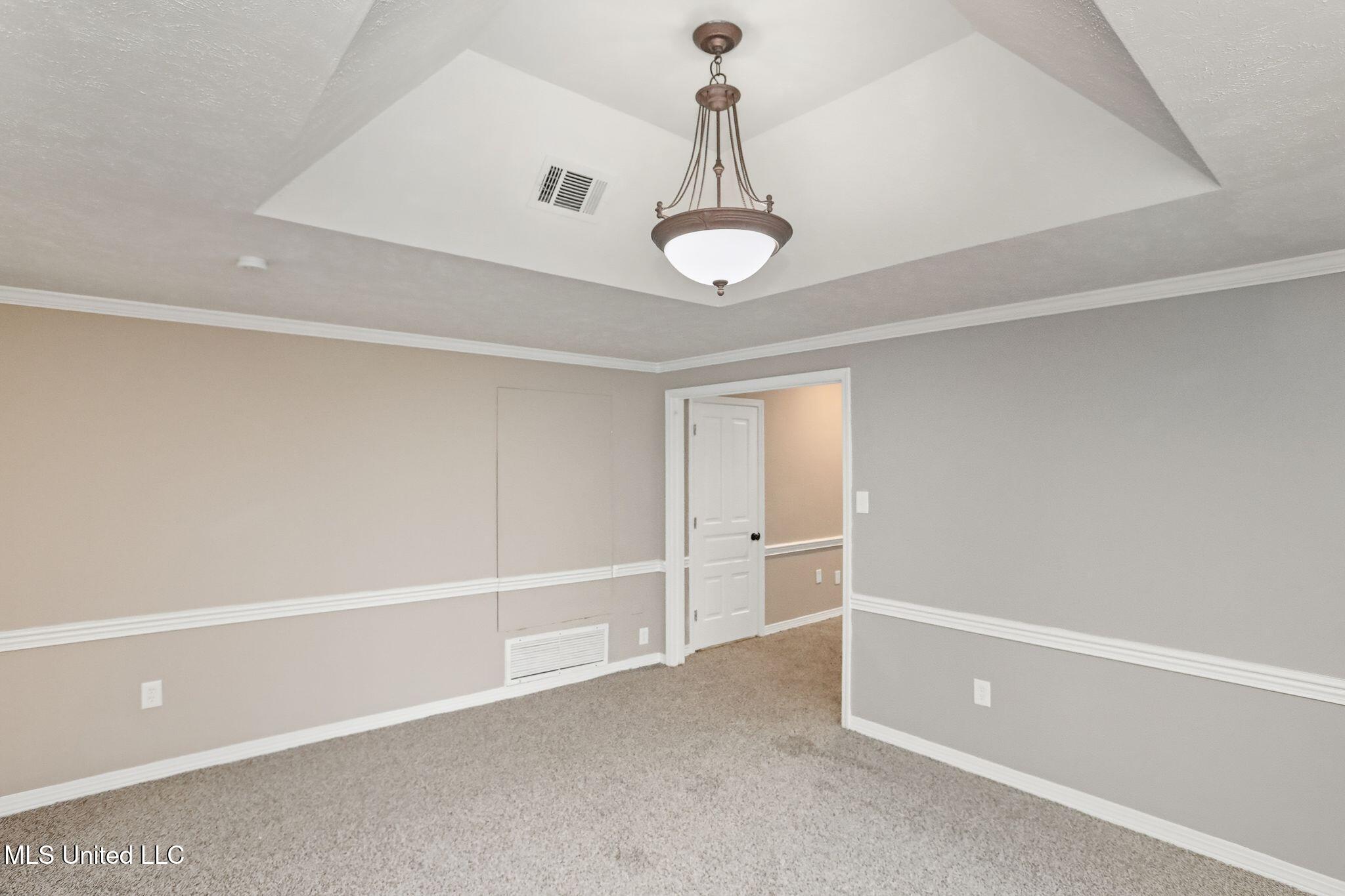 3527 Edmar Place Jackson, MS 39216 - Photo 9 of 61 16_3527_Edmar_Pl_Jackson_MS_39216-Living