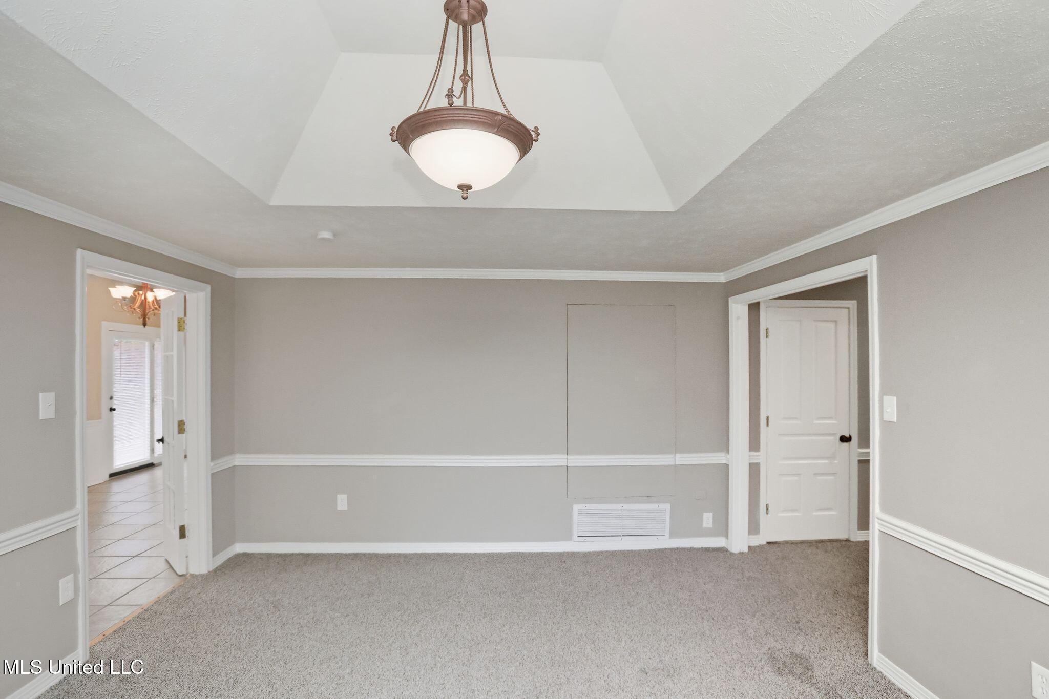 3527 Edmar Place Jackson, MS 39216 - Photo 10 of 61 17_3527_Edmar_Pl_Jackson_MS_39216-Living