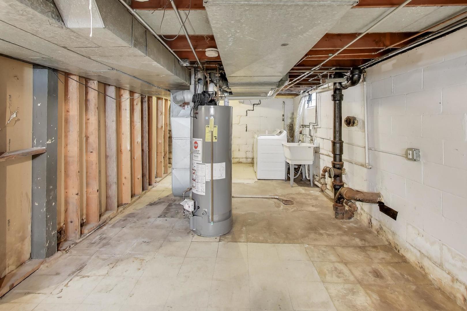 221 Heine Avenue Elgin, IL 60123 - Photo 29 of 43 a view of an outdoor space