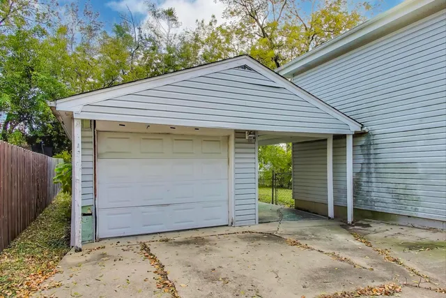 $269,900 | 221 Heine Avenue, Elgin, IL 60123