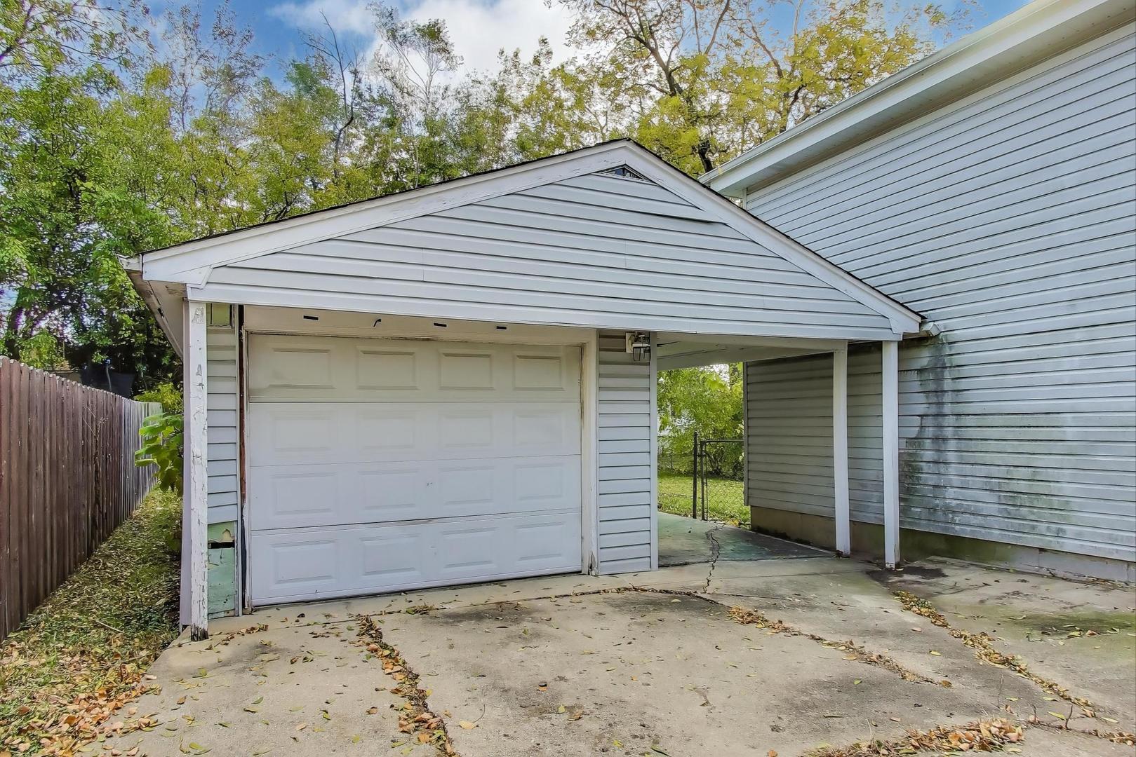221 Heine Avenue Elgin, IL 60123 - Photo 37 of 43 a front view of a house