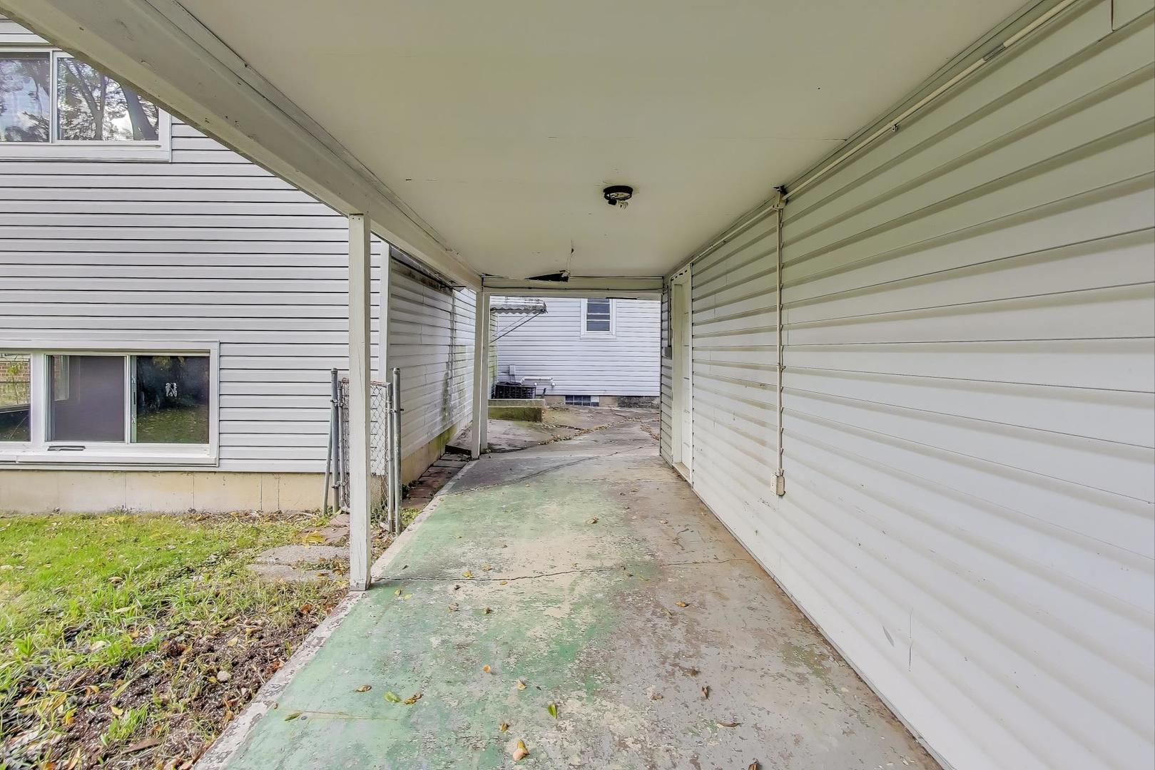 221 Heine Avenue Elgin, IL 60123 - Photo 39 of 43 a view of a pathway with a house