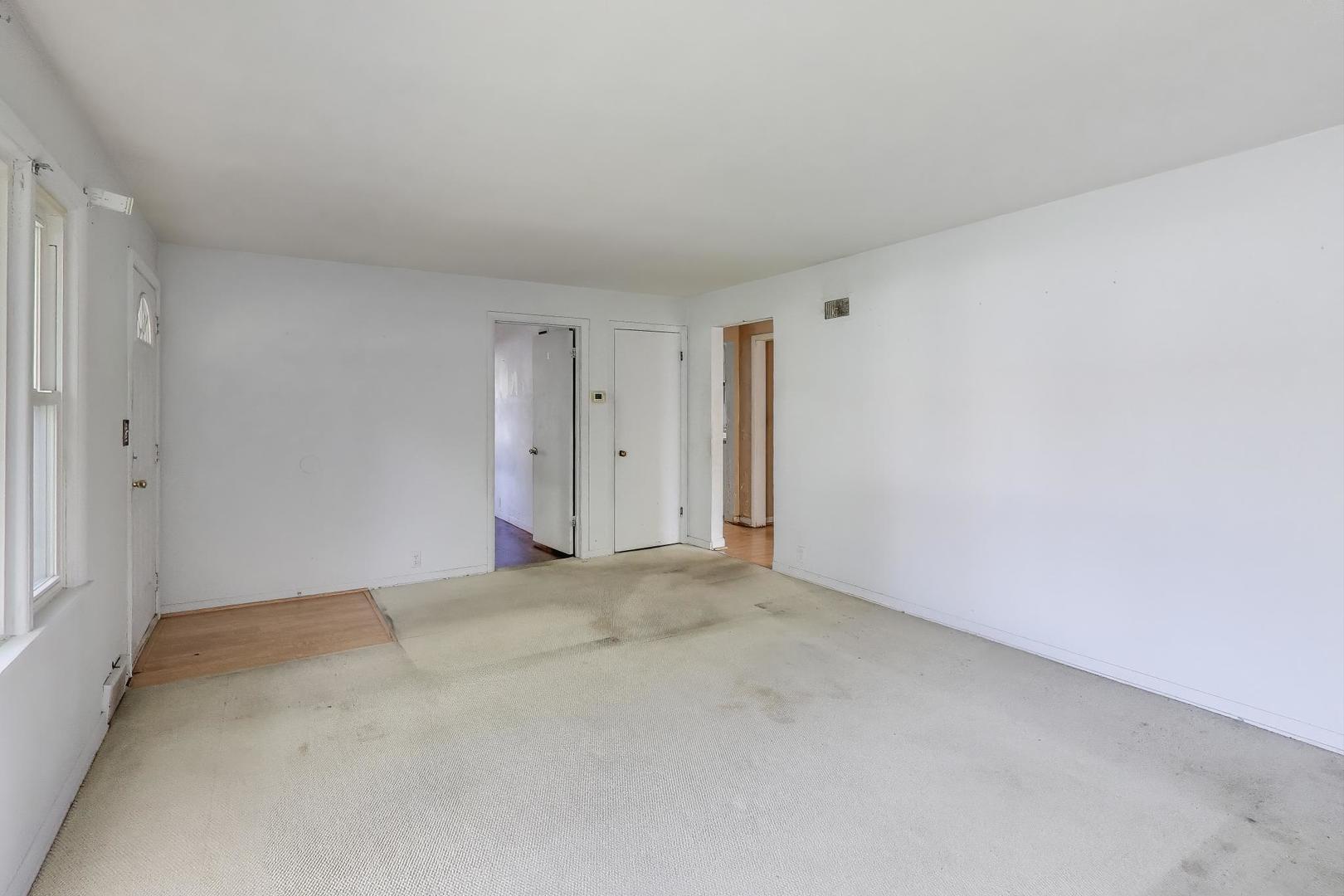 221 Heine Avenue Elgin, IL 60123 - Photo 10 of 43 a view of an empty room