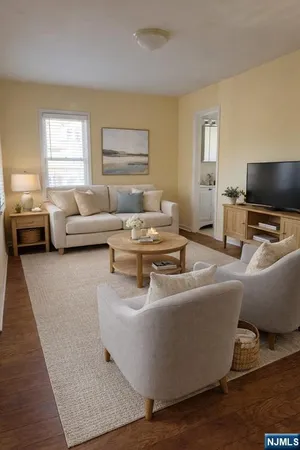 $2,300 | 37 Essex Avenue, Unit 2, Bloomfield, NJ 07003