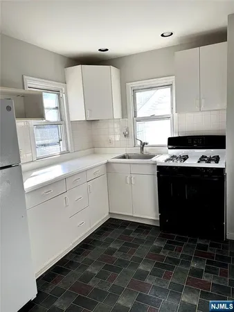 $2,300 | 37 Essex Avenue, Unit 2, Bloomfield, NJ 07003
