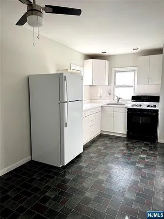 $2,300 | 37 Essex Avenue, Unit 2, Bloomfield, NJ 07003