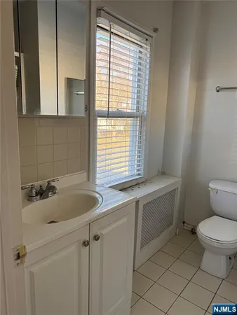 $2,300 | 37 Essex Avenue, Unit 2, Bloomfield, NJ 07003