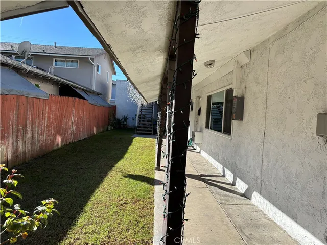 a house view with a backyard space