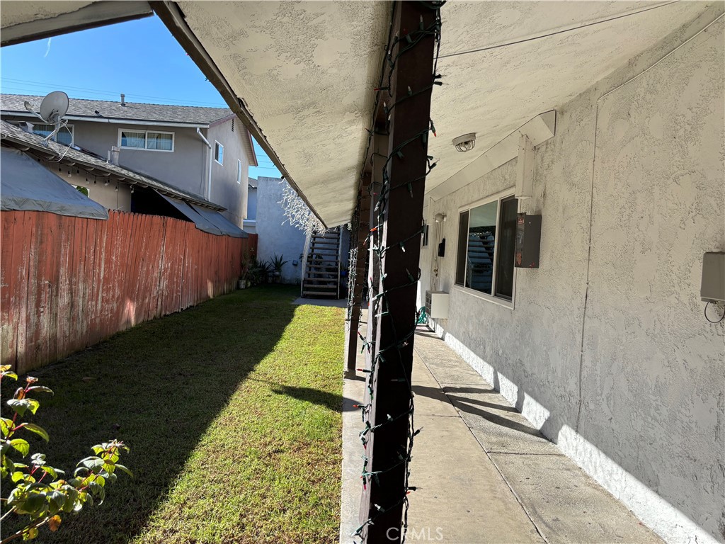411 North Rose Street Anaheim, CA 92805 - Photo 4 of 6 a house view with a backyard space