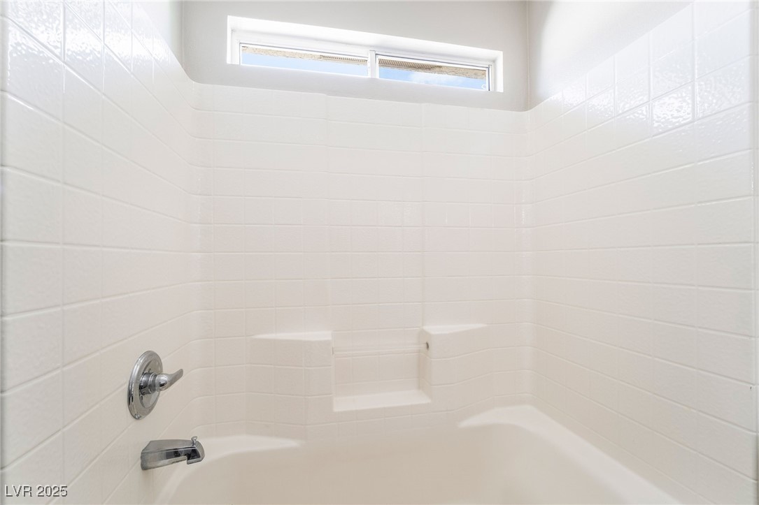 1570 Rusty Ridge Lane Henderson, NV 89002 - Photo 29 of 35 Bathroom with washtub / shower combination