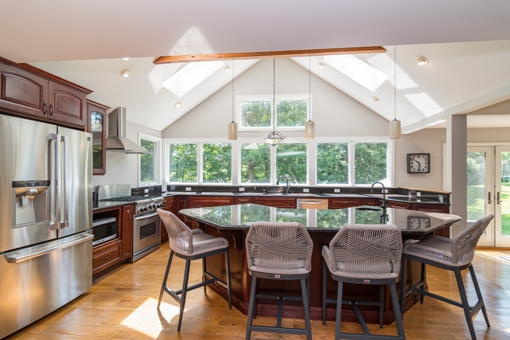 132 Pelham Island Road Wayland, MA 01778 - Photo 4 of 18