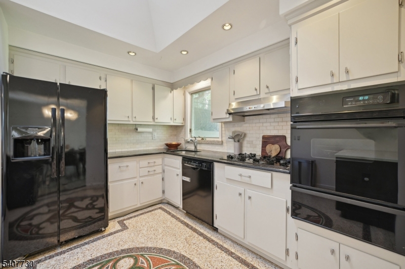 63 Hemlock Road Little Falls, NJ 07424 - Photo 8 of 29