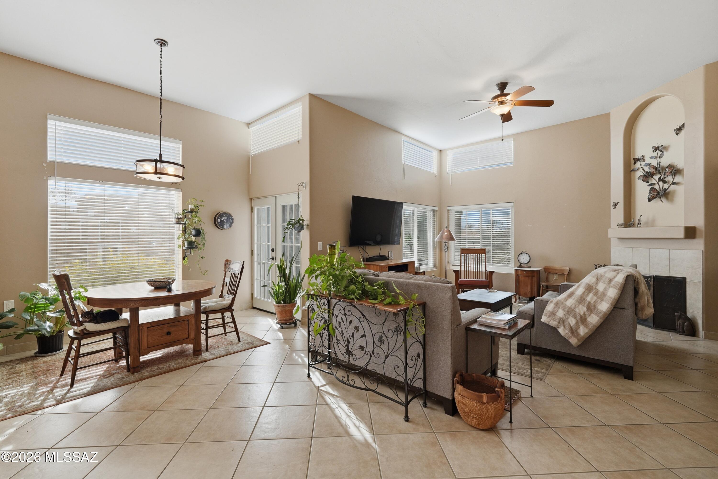 1632 North Rio Mayo Green Valley, AZ 85614 - Photo 5 of 26 Great Room