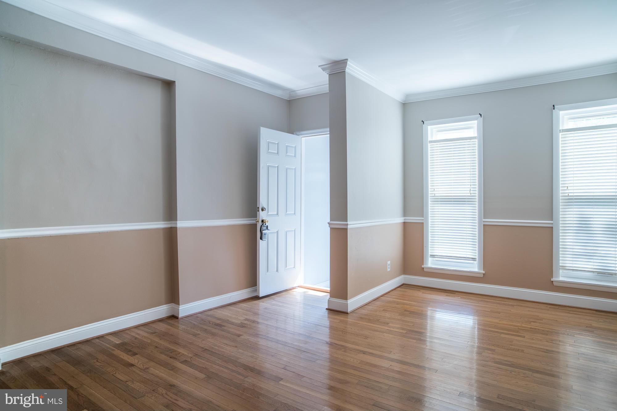 3036 Keswick Road Baltimore, MD 21211 - Photo 3 of 21 Living Room