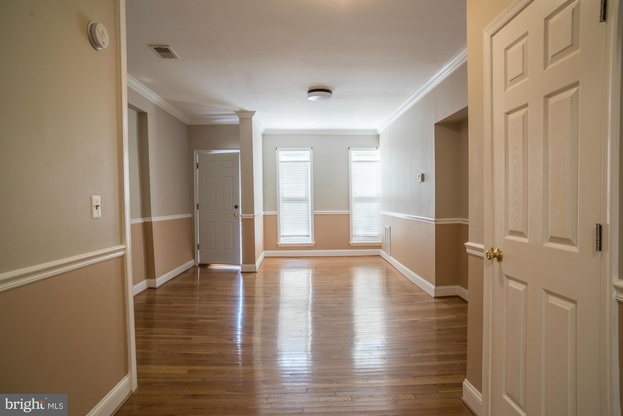 3036 Keswick Road Baltimore, MD 21211 - Photo 4 of 21 Living Room