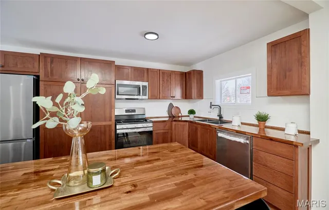 $369,900 | 1015 Dingledine Road, St. Charles, MO 63304