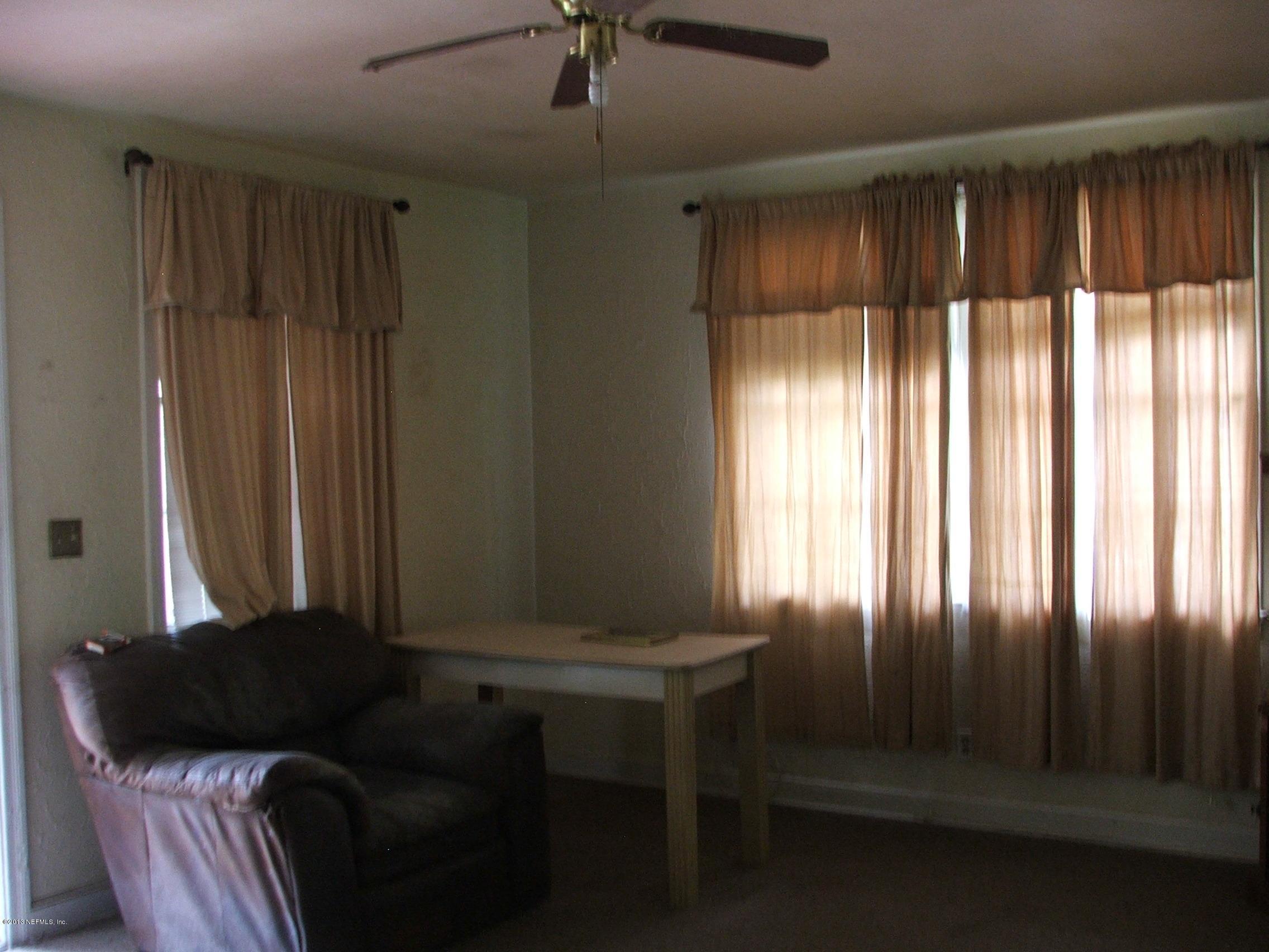 1451 Parental Home Road Jacksonville, FL 32216 - Photo 20 of 25 Livingroom