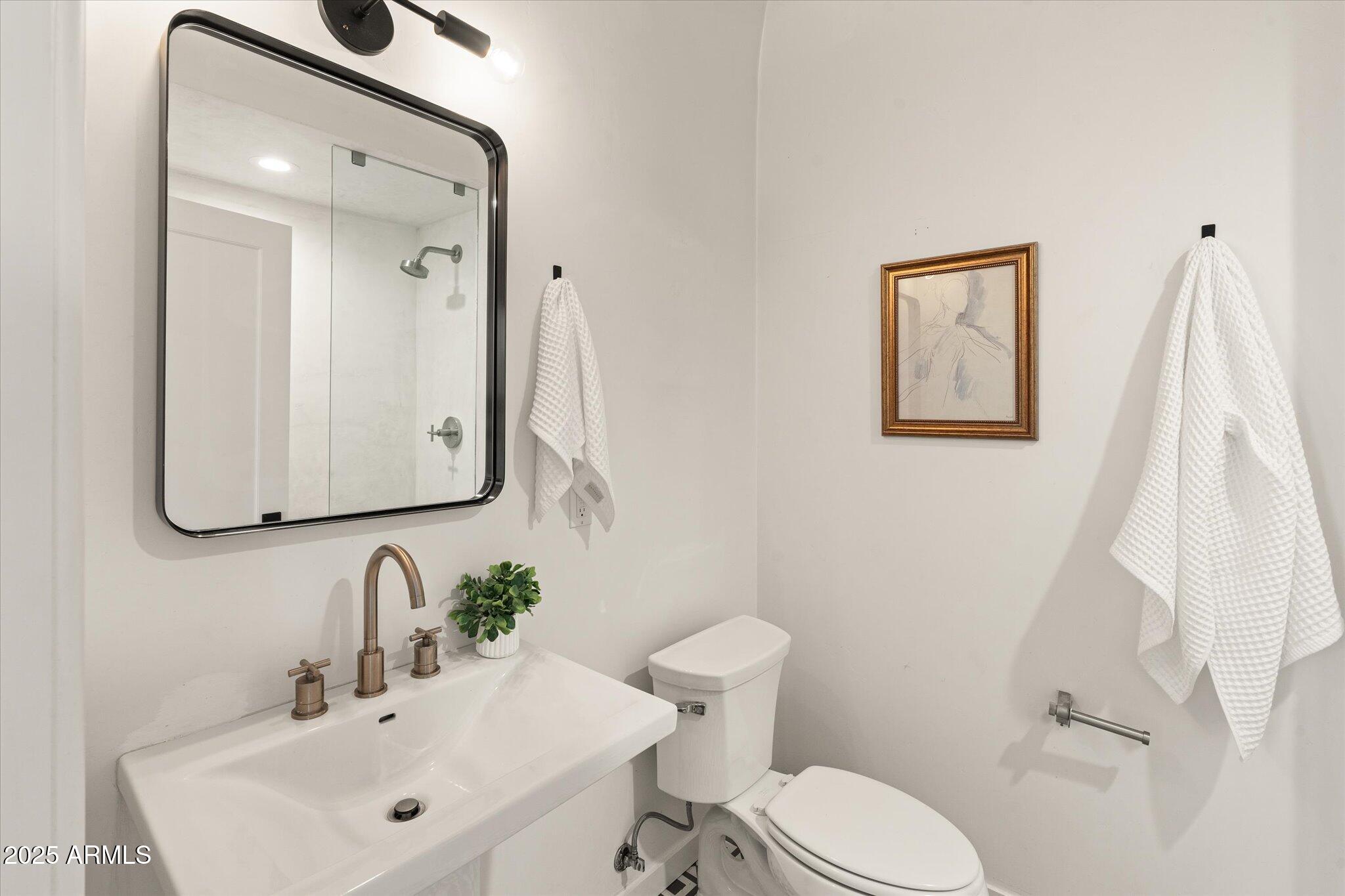 356 West Roma Avenue Phoenix, AZ 85013 - Photo 39 of 60 Hall Bathroom