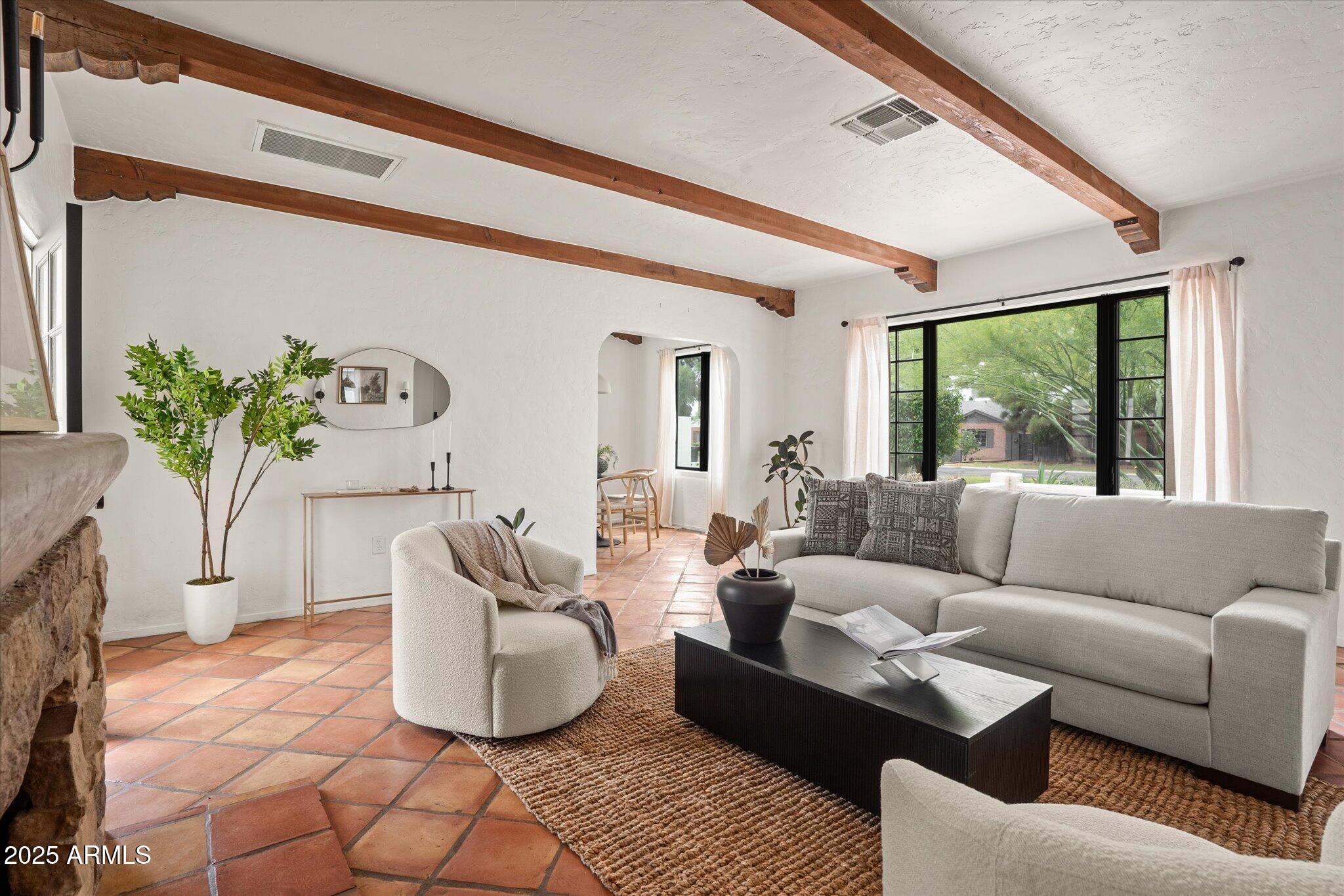 356 West Roma Avenue Phoenix, AZ 85013 - Photo 9 of 60 Living Room