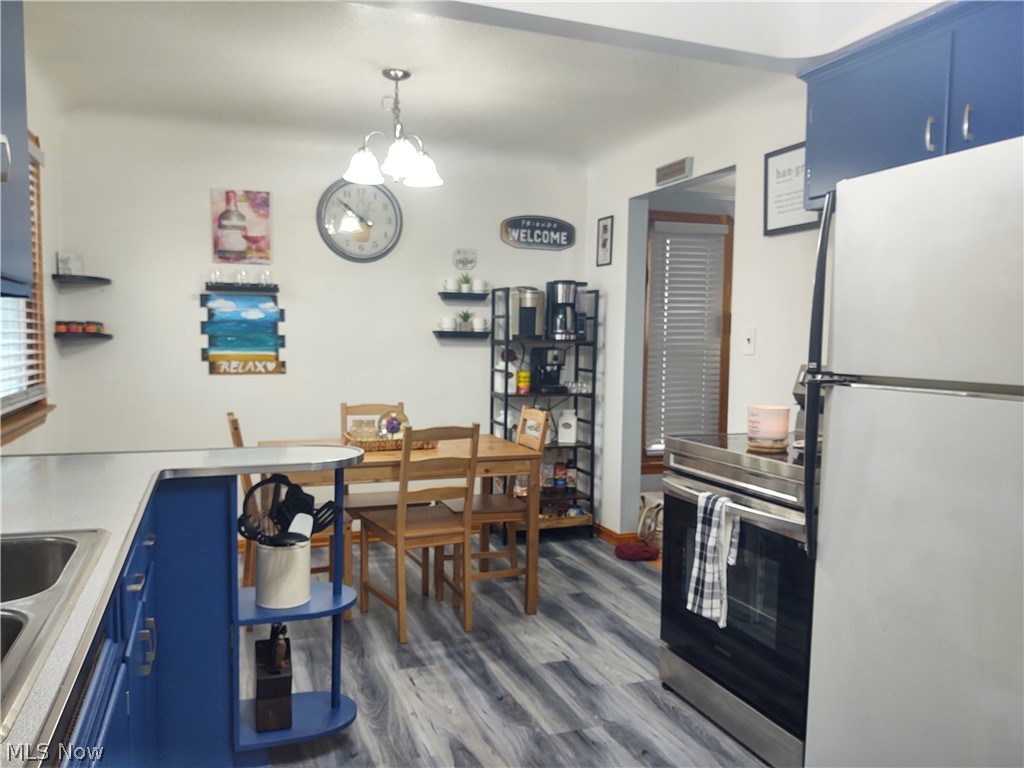 8918 Biddulph Road Cleveland, OH 44144 - Photo 6 of 17
