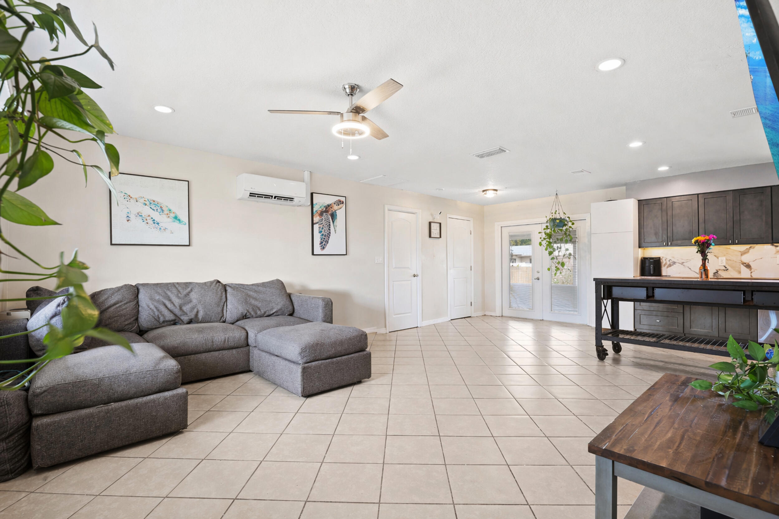 1741 Southeast Jackson Street Stuart, FL 34997 - Photo 3 of 35 5_0o1a5129
