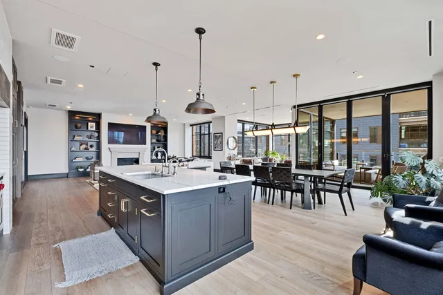 $2,590,000 | 1109 West Washington Boulevard, Unit 5C, Chicago, IL 60607