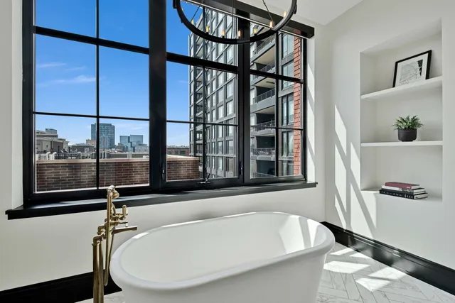 $2,590,000 | 1109 West Washington Boulevard, Unit 5C, Chicago, IL 60607
