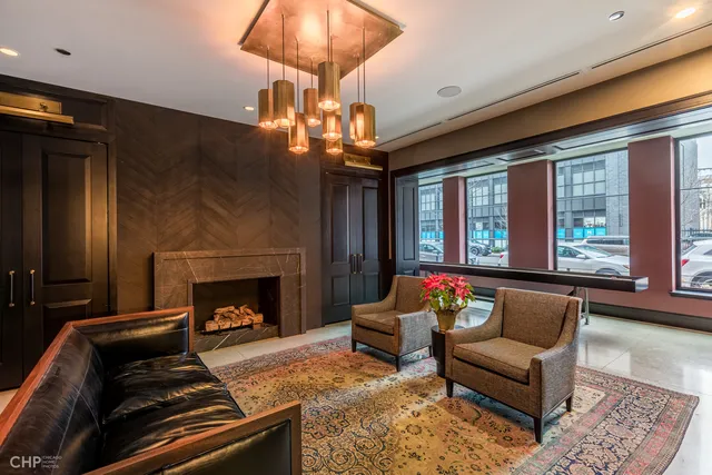 $2,590,000 | 1109 West Washington Boulevard, Unit 5C, Chicago, IL 60607