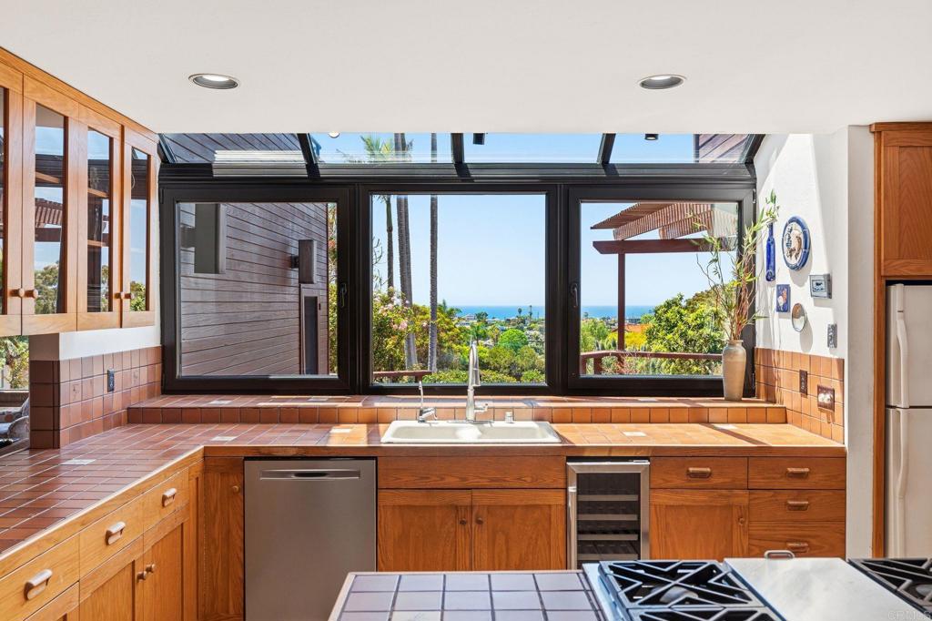 1042 Hymettus Avenue Encinitas, CA 92024 - Photo 15 of 51