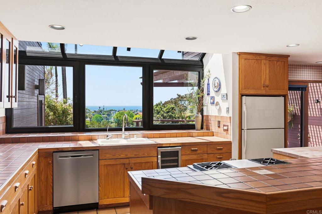 1042 Hymettus Avenue Encinitas, CA 92024 - Photo 19 of 51
