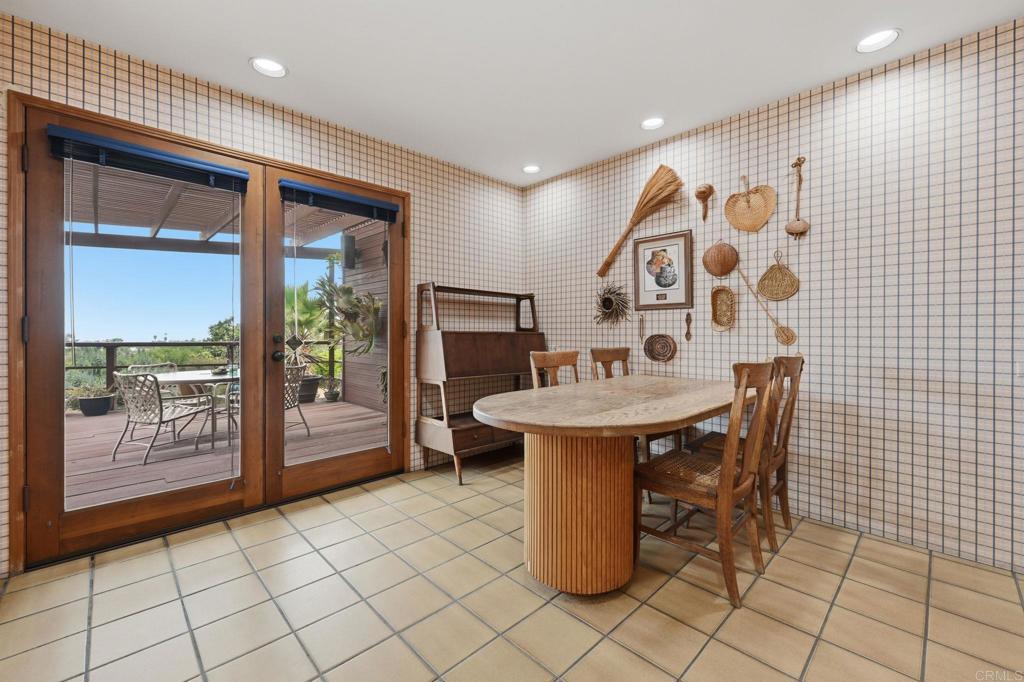 1042 Hymettus Avenue Encinitas, CA 92024 - Photo 20 of 51 Kitchen