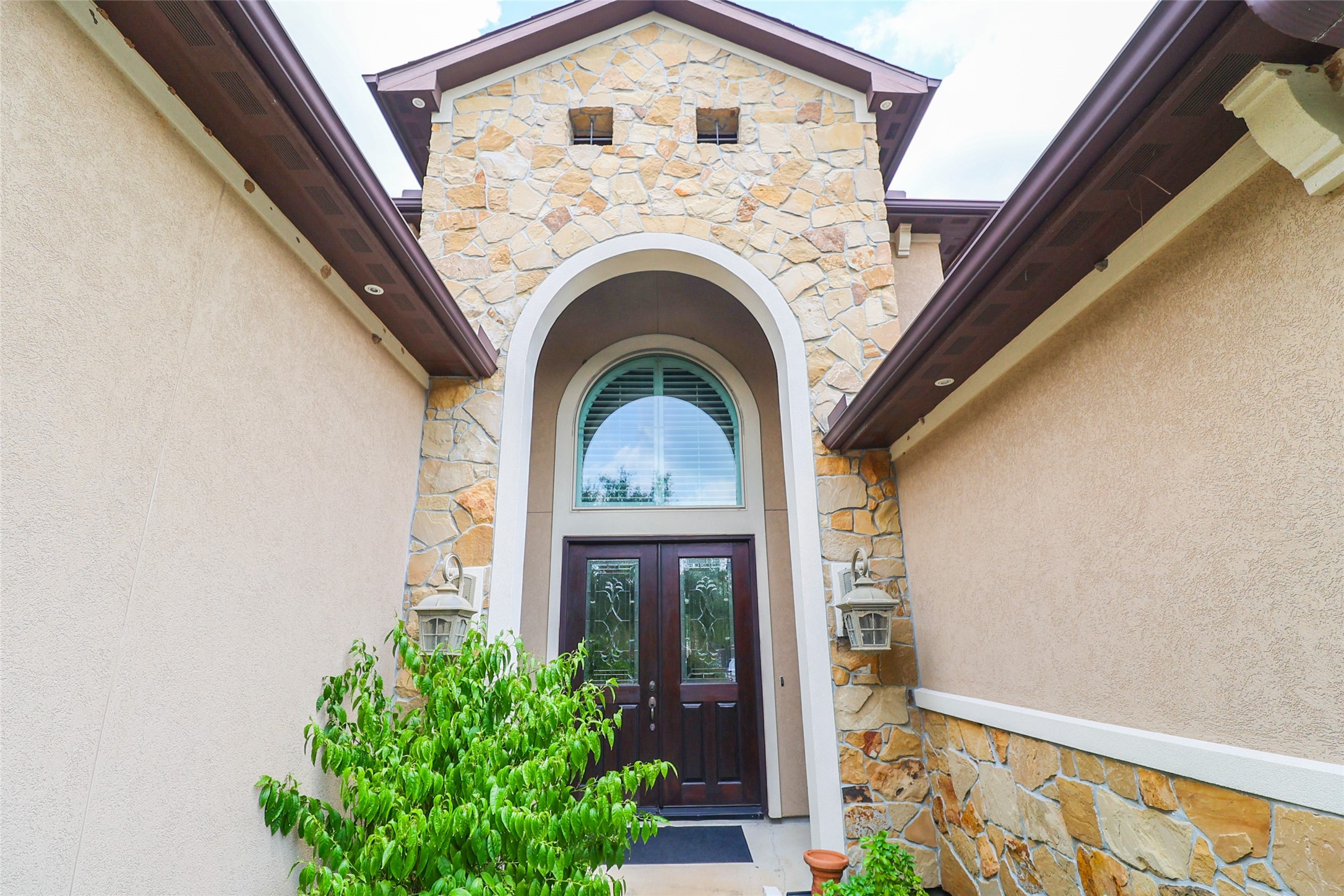 2406 Barclay Lake Lane Spring, TX 77388 - Photo 2 of 50 a view of an entryway with a fireplace