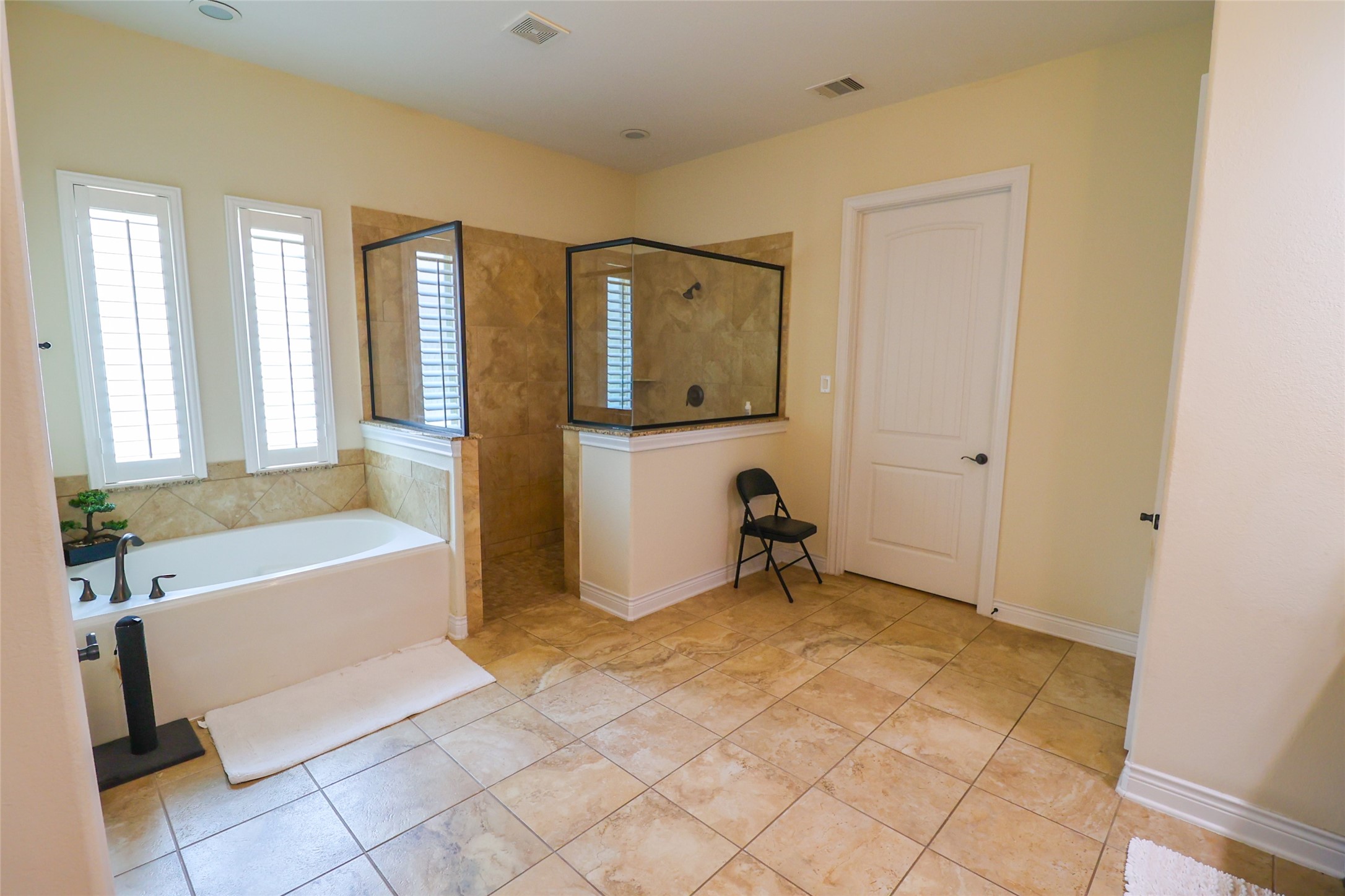 2406 Barclay Lake Lane Spring, TX 77388 - Photo 21 of 50 a spacious bathroom with a tub a mirror and a shower