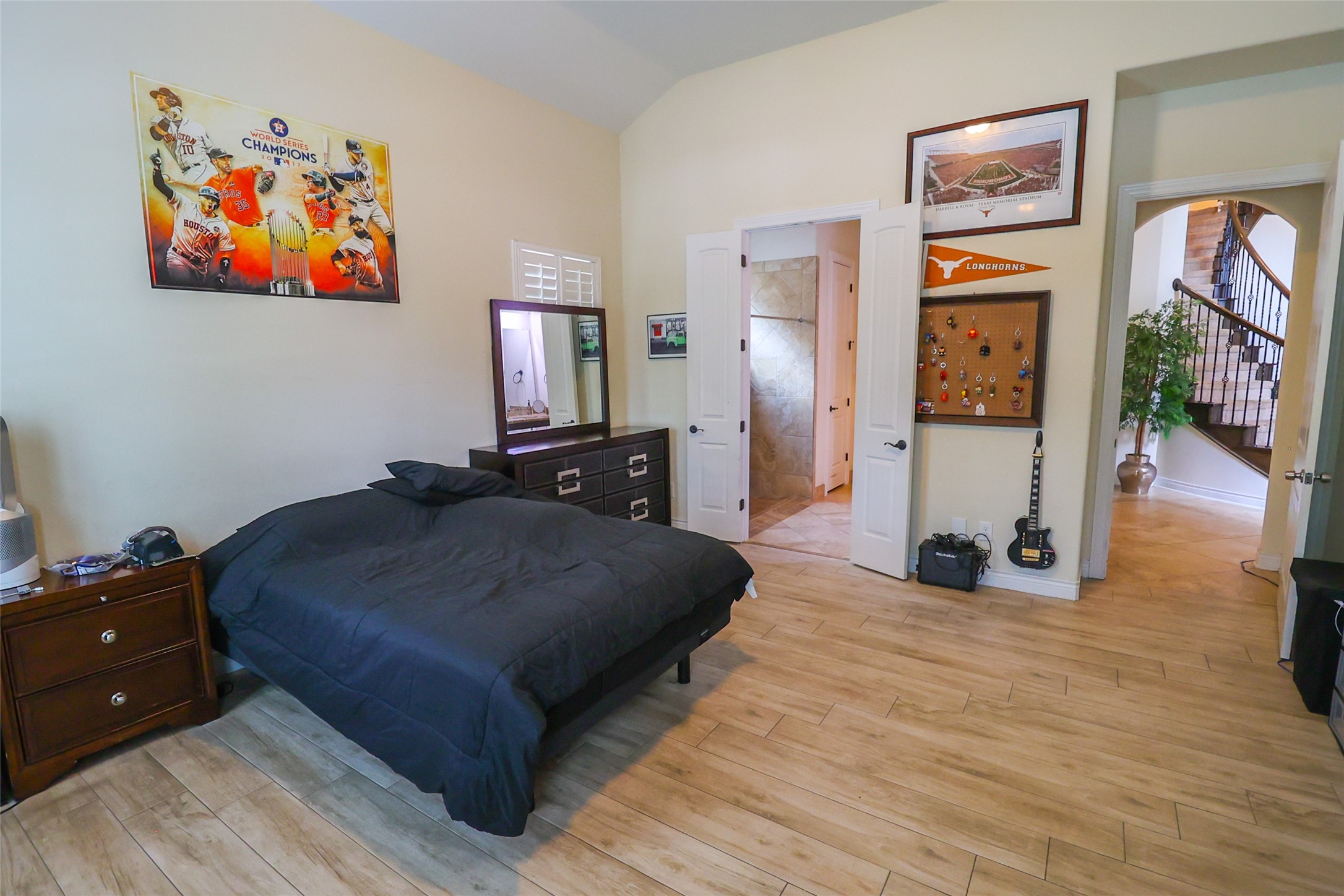 2406 Barclay Lake Lane Spring, TX 77388 - Photo 34 of 50 a bedroom with a bed and painting on the wall
