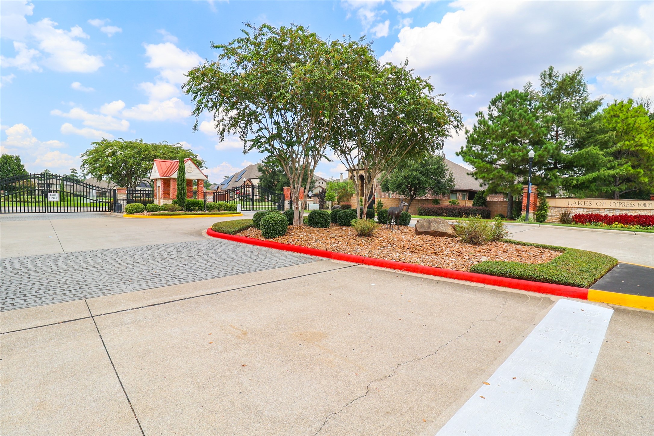 2406 Barclay Lake Lane Spring, TX 77388 - Photo 44 of 50 a view of outdoor space with garden